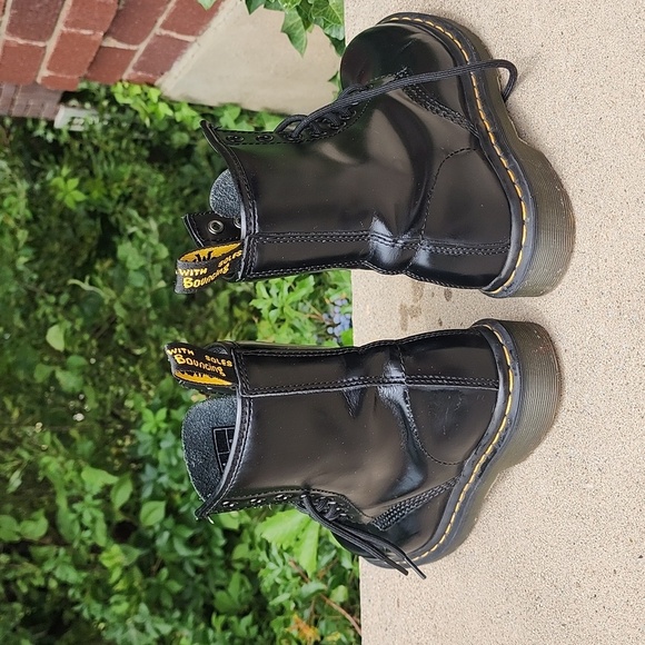 Dr Marten Black Leather Lace-Up Boots - Picture 11 of 12